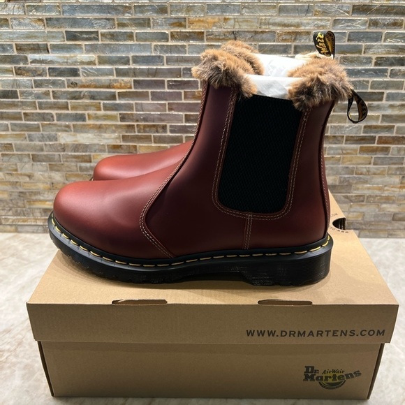 Dr. Martens 2976 Leonore Faux Fur Lined Chelsea Boots - Picture 5 of 14